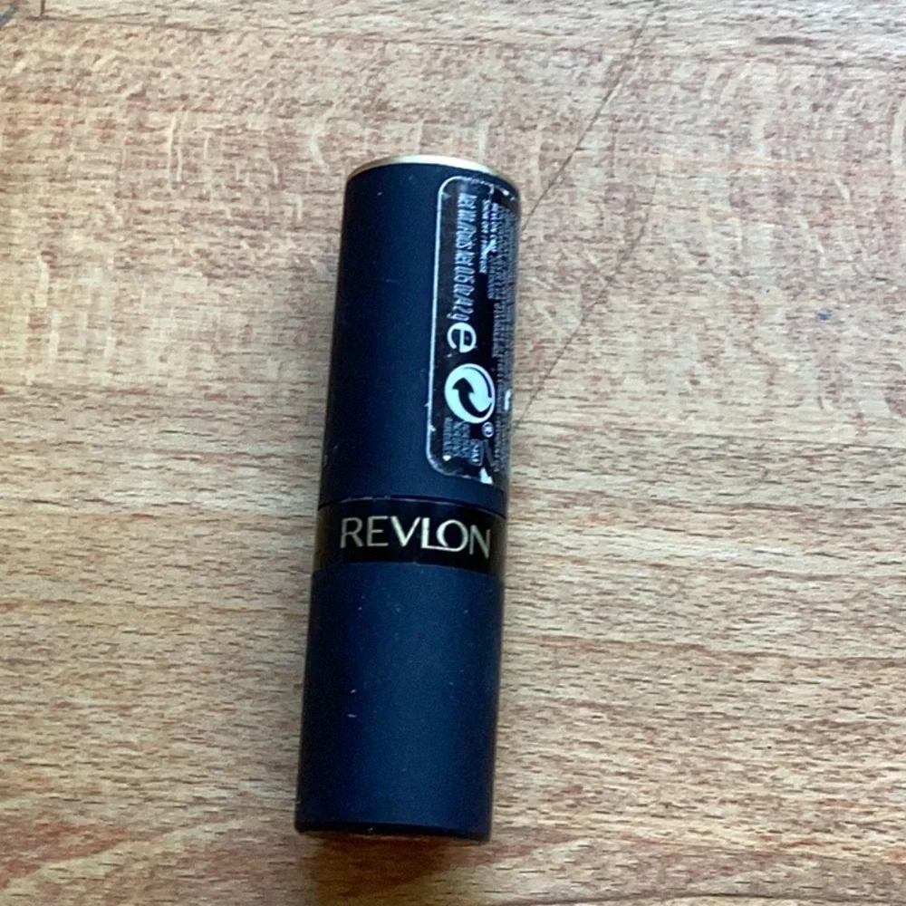 🎯5 for $25🎯Revlon New Matte008 Show off - Picture 4 of 4